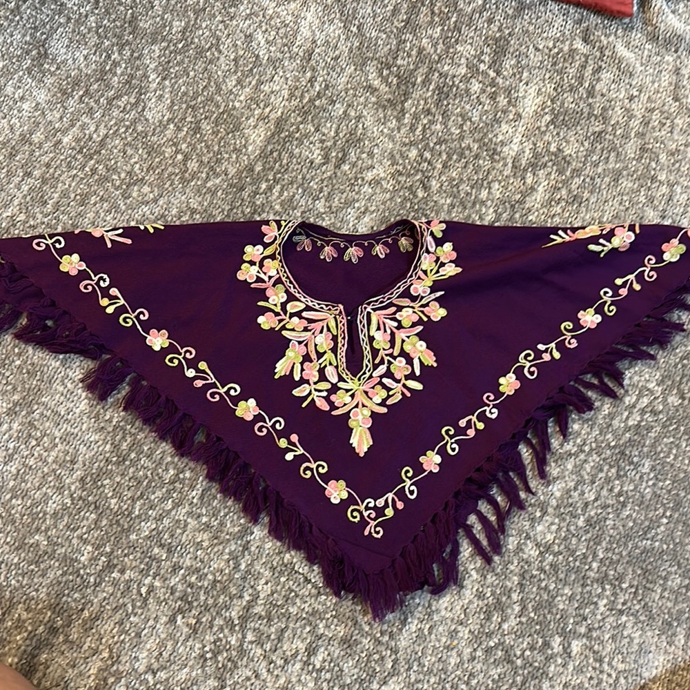 NWOT girls Purple floral hand Embroidered Poncho with Fringe size 3/4